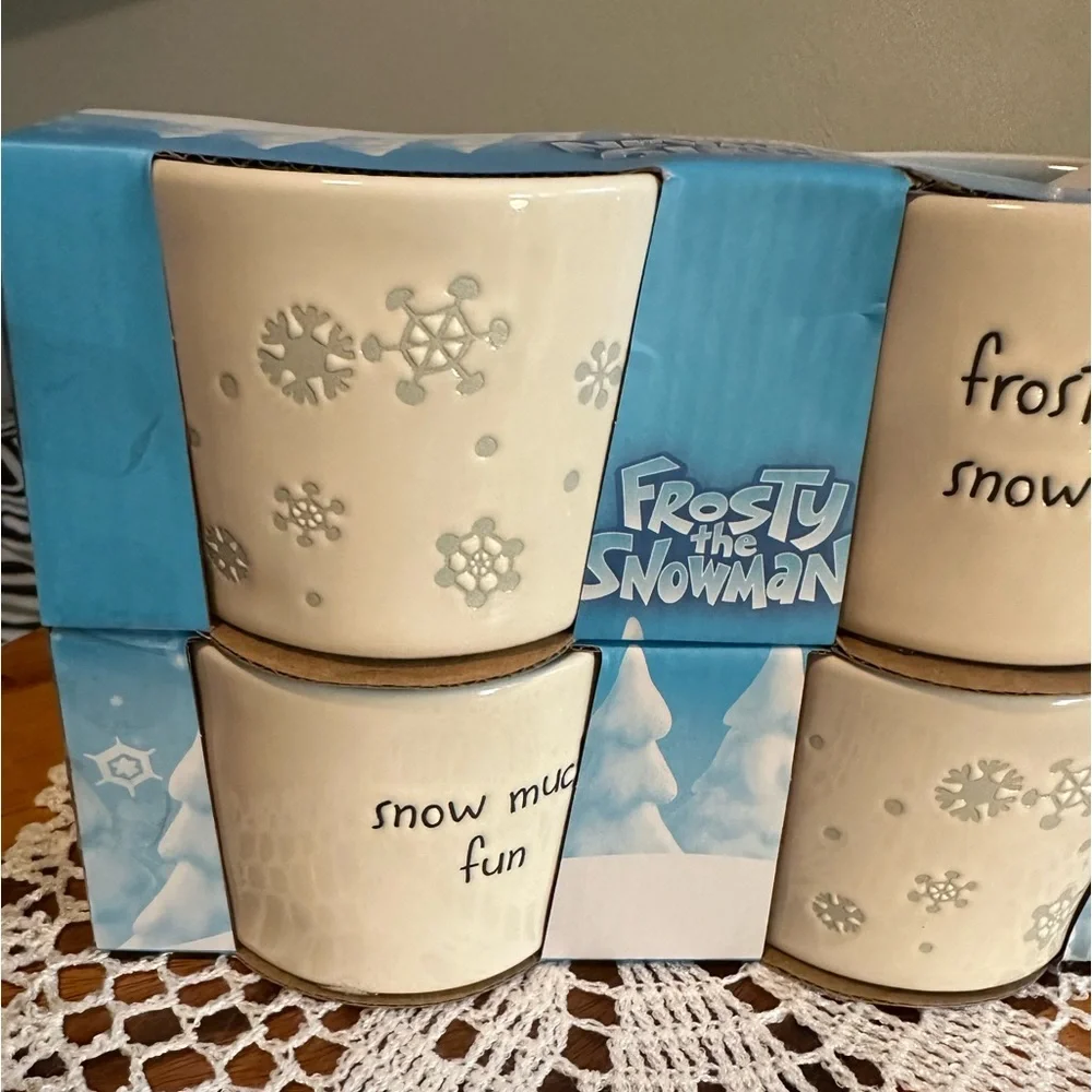 Ceramic “FROSTY THE SNOWMAN” ramekin set - Picture 8 of 9
